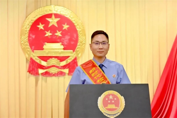 Bearing his mission in mind, Fan Jun lives up to petitioners' expectations