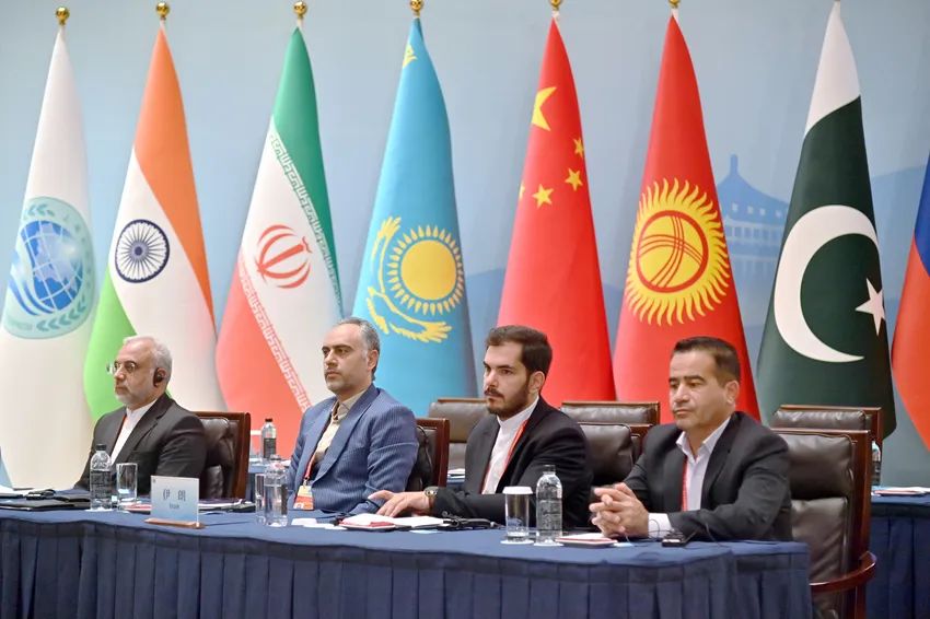 Members of the Iranian delegation listen to the keynote speech.